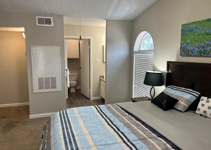 Beautiful 1-Bedroom Townhome With Nice Amenities