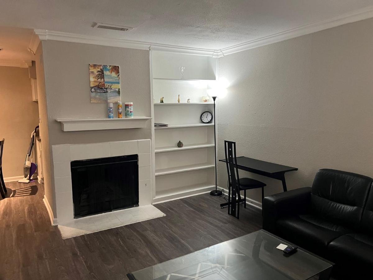 Apartment Beautiful 1-bedroom Townhome With Amenities *