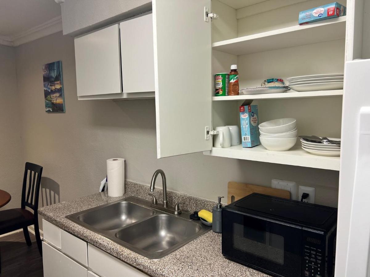 Beautiful 1-bedroom Townhome With Amenities *