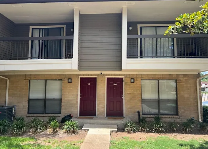 Beautiful 1-Bedroom Townhome With Nice Amenities